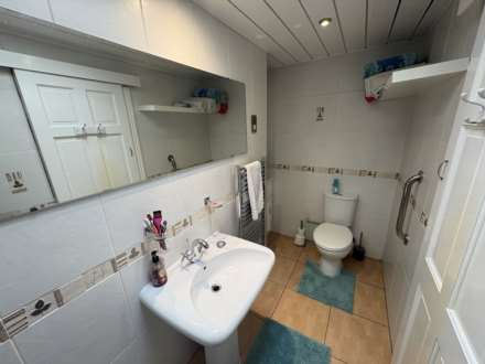 17 Ribble Avenue, Oldham, Image 16