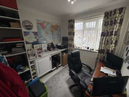 17 Ribble Avenue, Oldham, Image 21