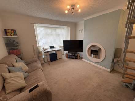 17 Ribble Avenue, Oldham, Image 4