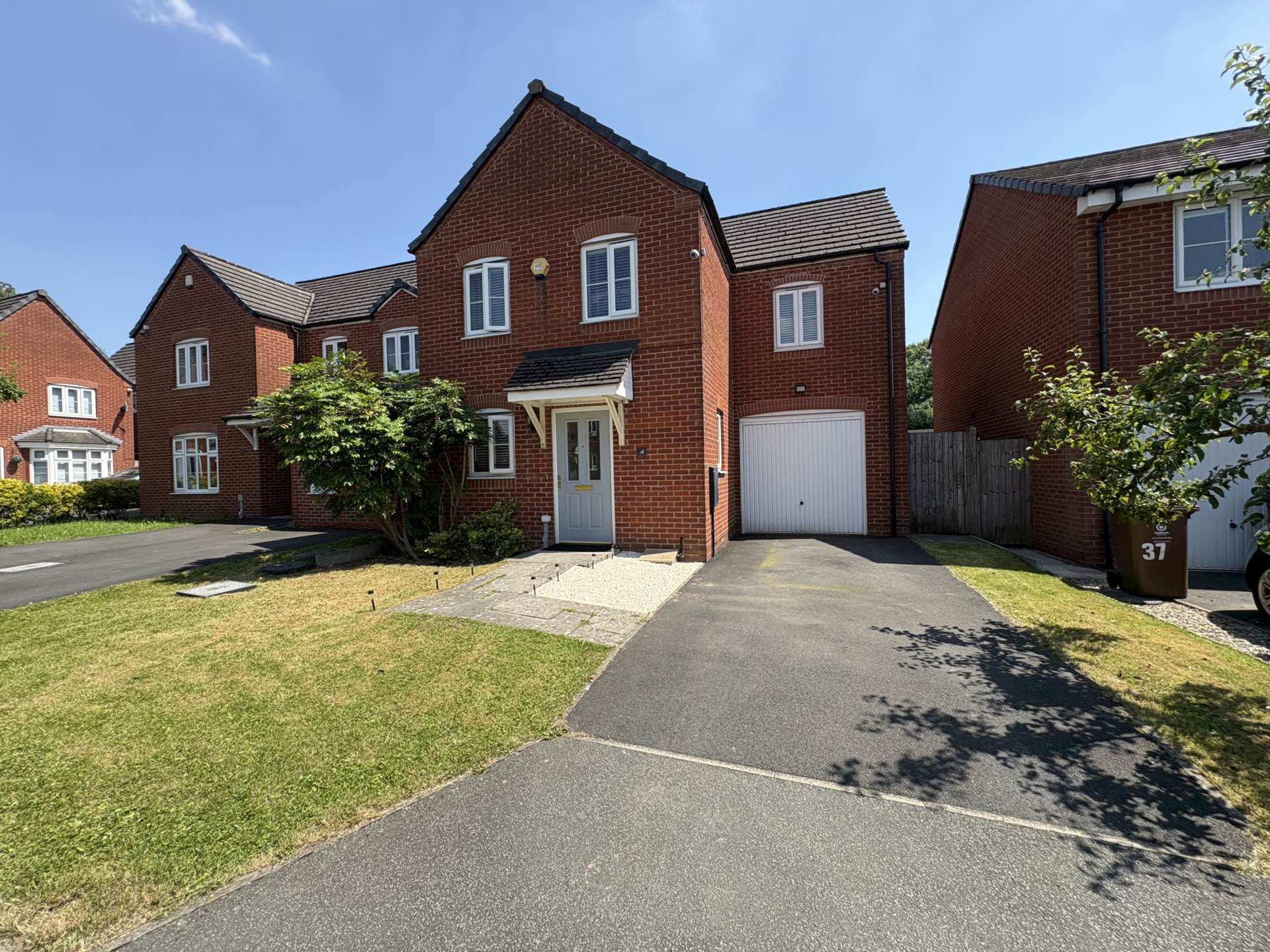 36 North Dene Park, Chadderton, OL9 9JN, Image 1