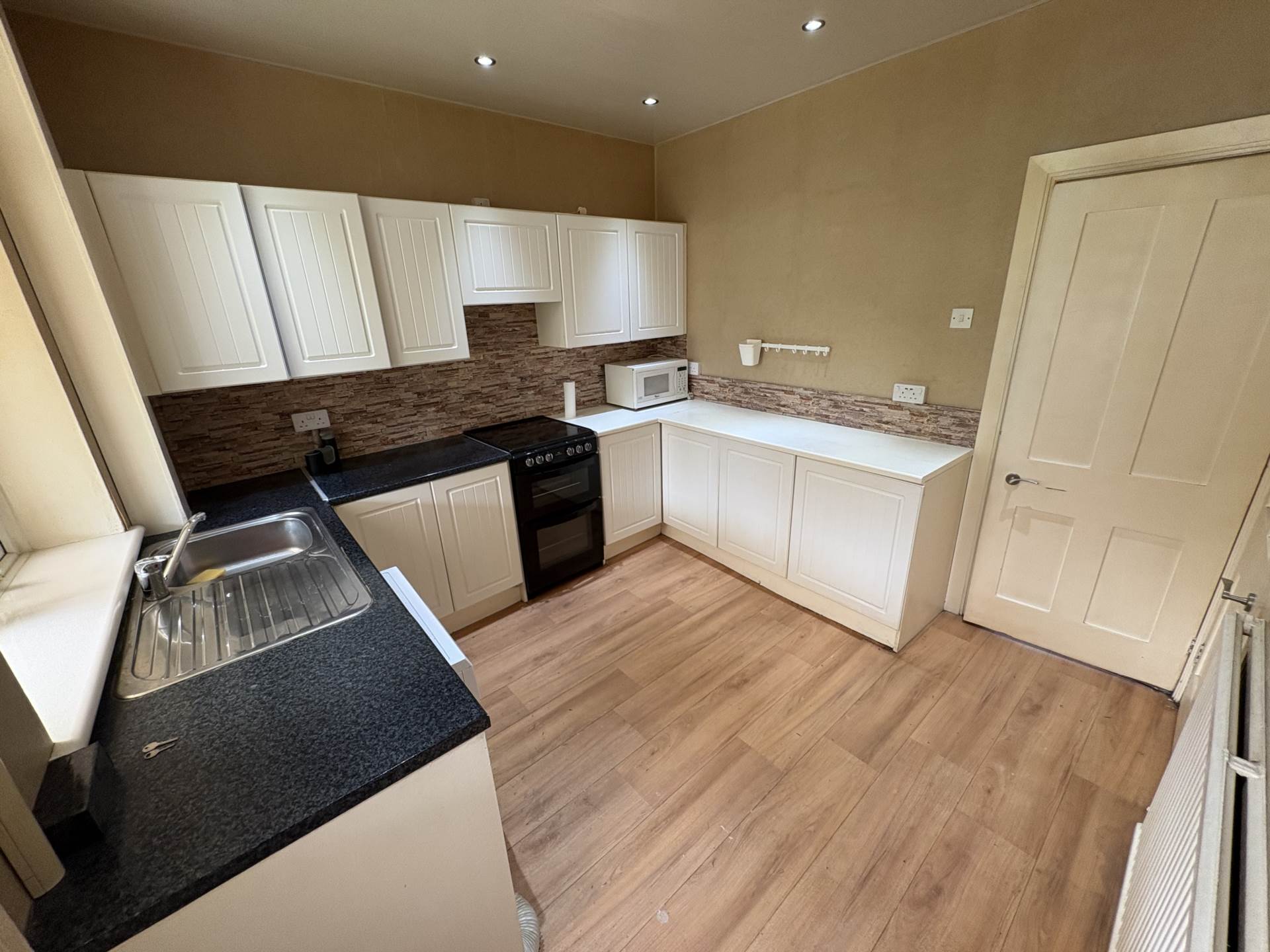 181 Burnley Lane, Oldham, Image 3