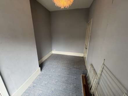 181 Burnley Lane, Oldham, Image 15