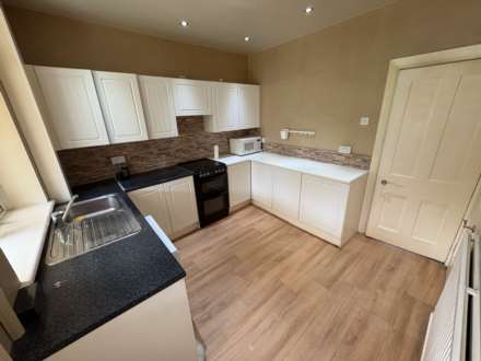 181 Burnley Lane, Oldham, Image 3