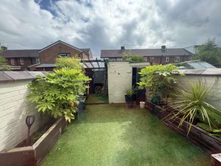 181 Burnley Lane, Oldham, Image 4