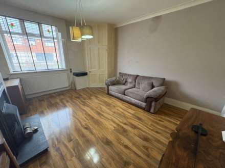 181 Burnley Lane, Oldham, Image 5
