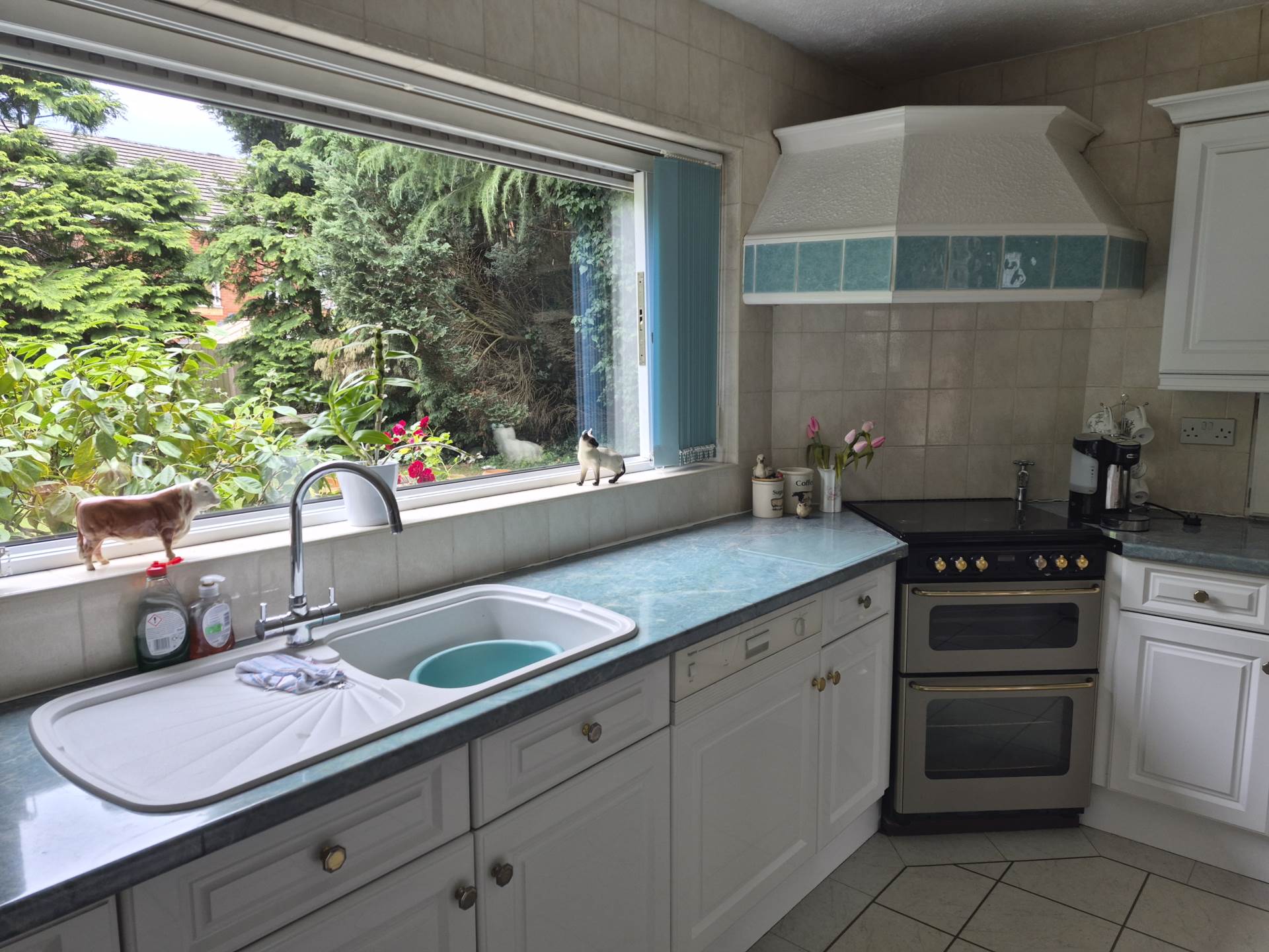 64 Saint Georges Square, Oldham, Image 9
