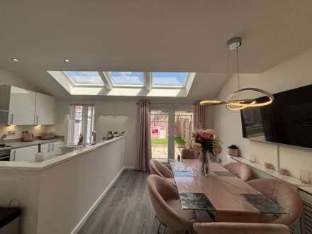 36 Watermill Avenue, Chadderton, Image 2