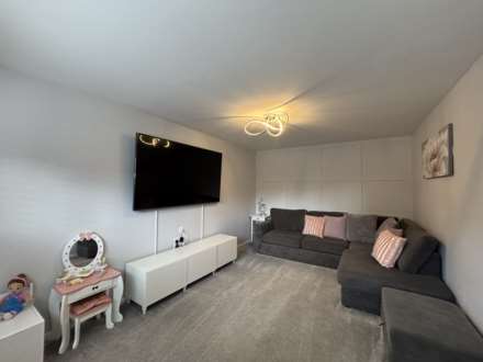 36 Watermill Avenue, Chadderton, Image 3