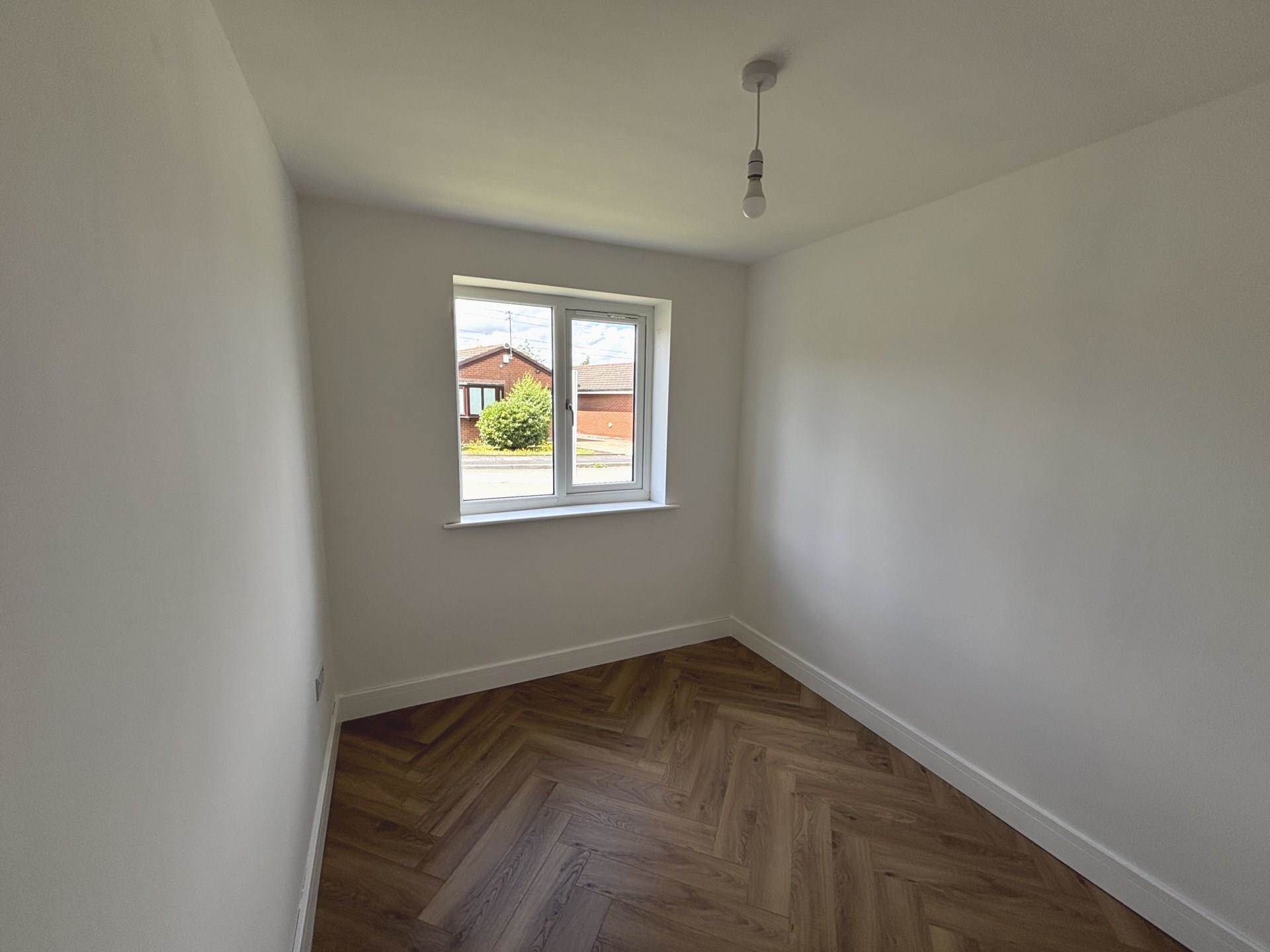 2 Tulip Close, Chadderton, Image 9