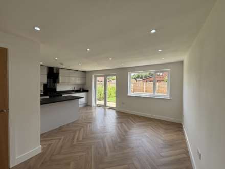 2 Tulip Close, Chadderton, Image 3