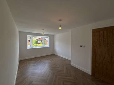 2 Tulip Close, Chadderton, Image 7