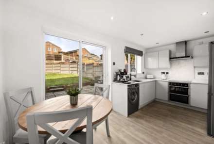15 Alasdair Close, Chadderton, Image 4