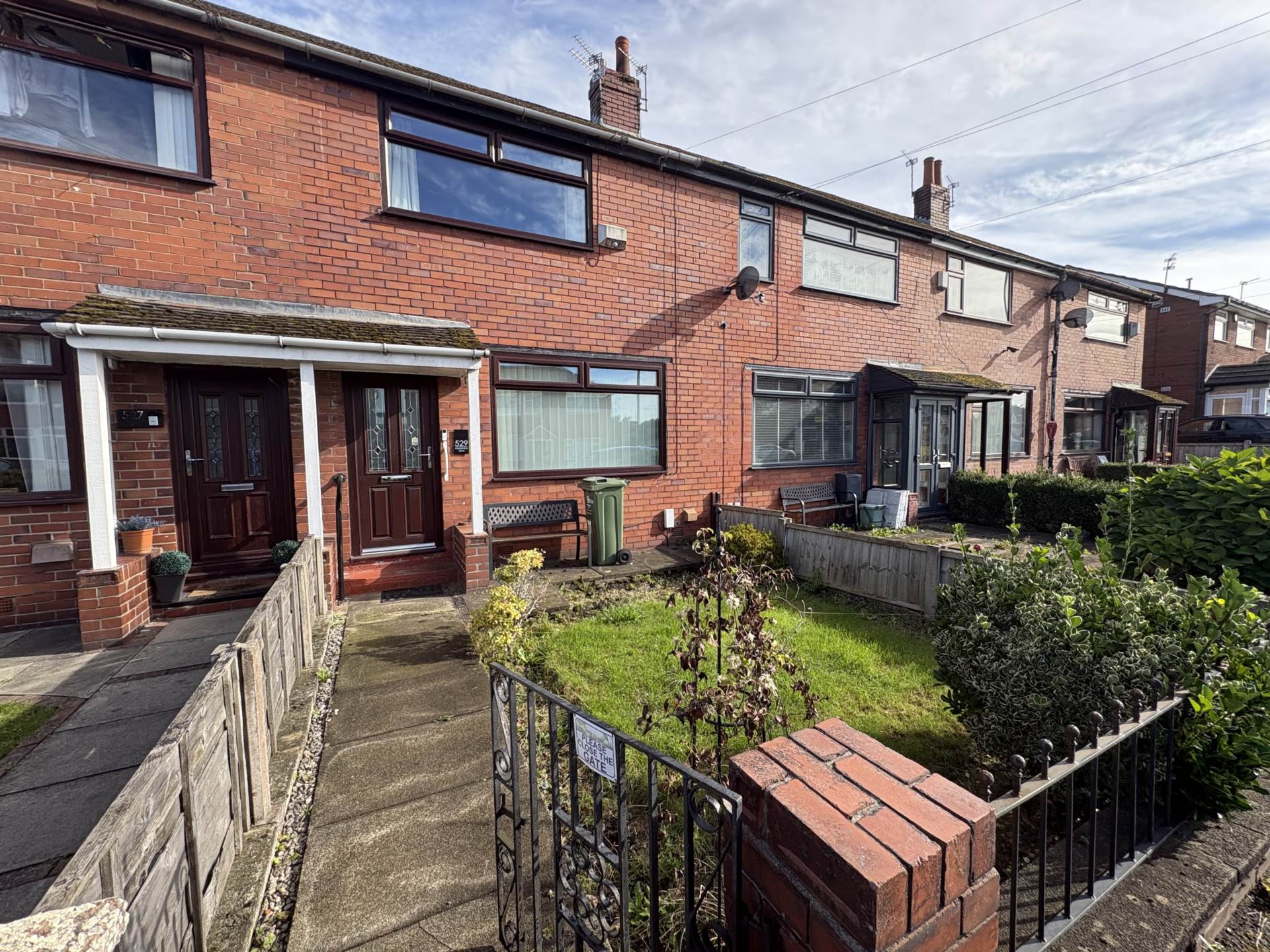 529 Foxdenton Lane, Oldham, OL9 9QS, Image 1