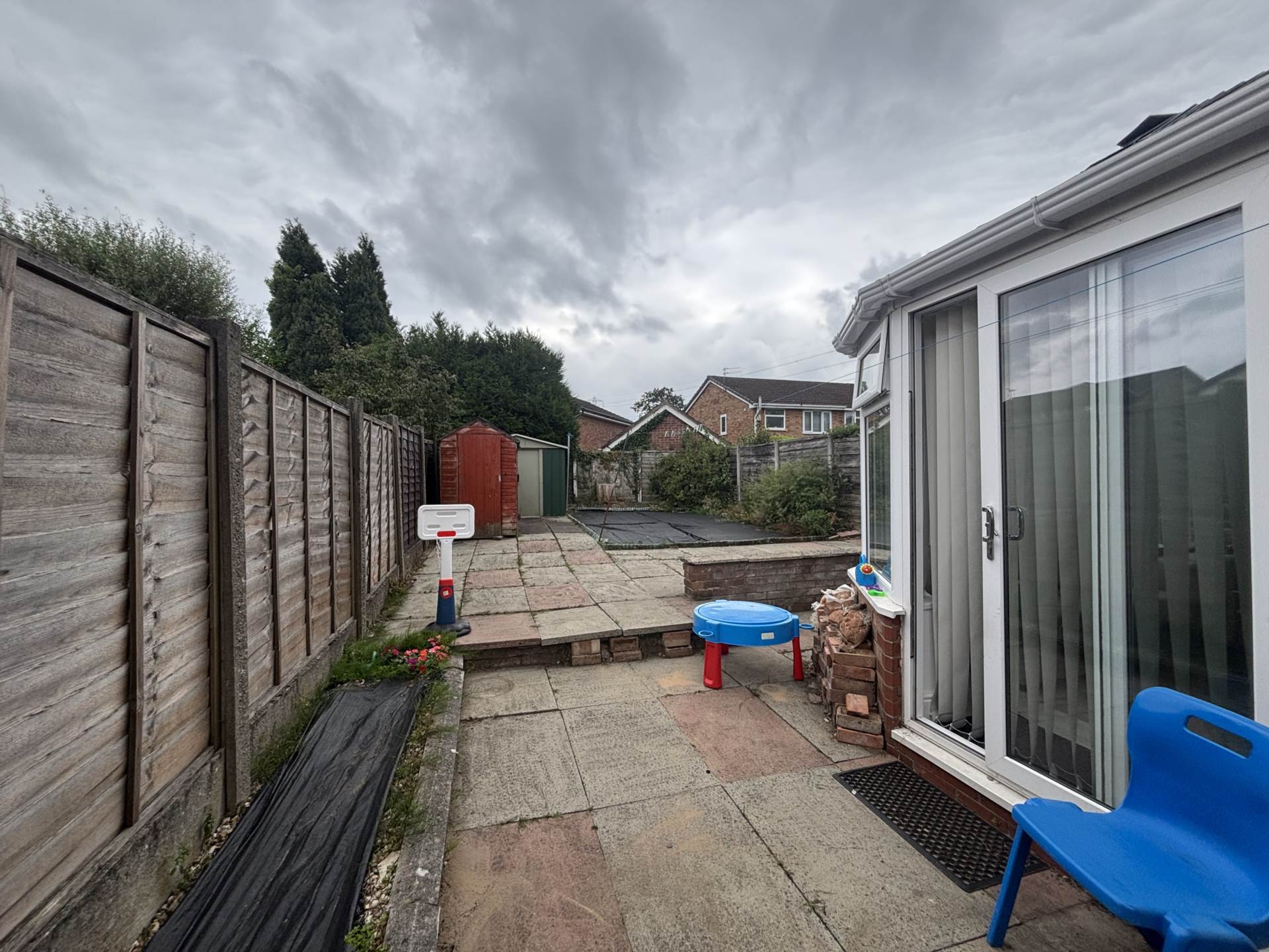 Redwood, Oldham, Image 19
