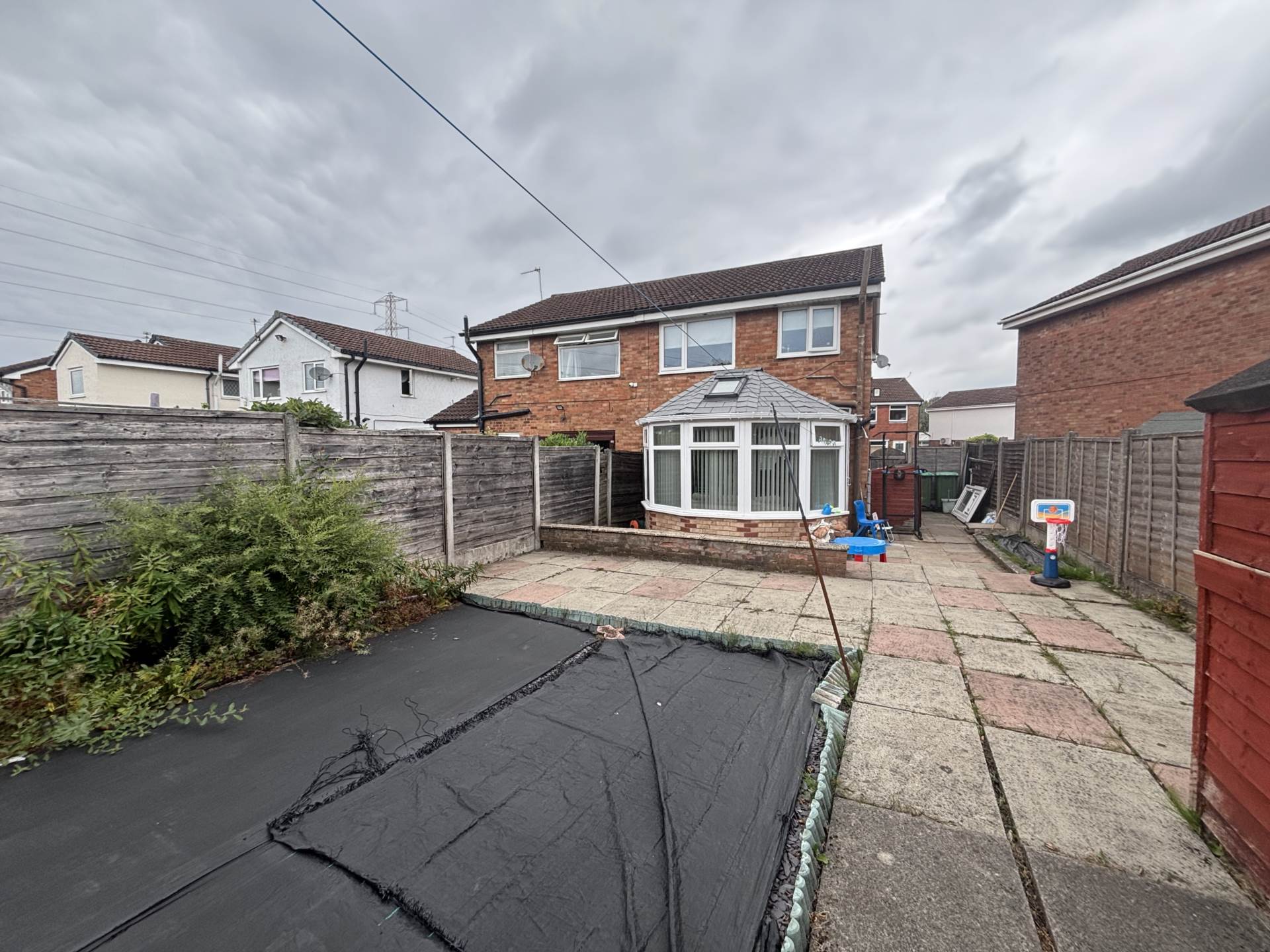 Redwood, Oldham, Image 4