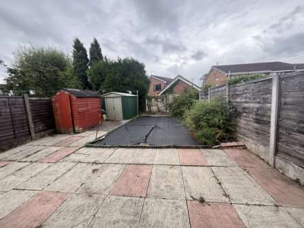 Redwood, Oldham, Image 21