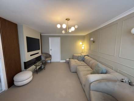 Redwood, Oldham, Image 5