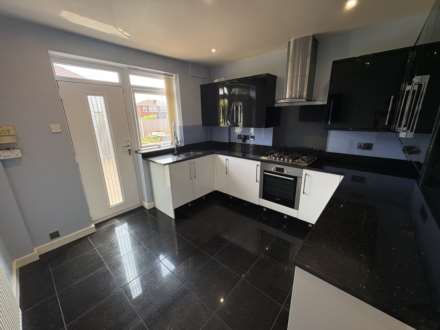24 Merton Grove, Oldham, Image 7