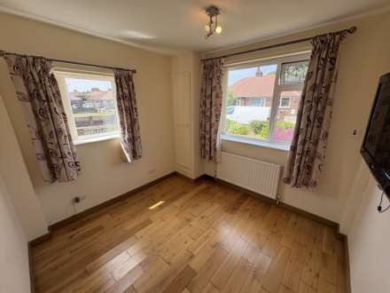 24 Merton Grove, Oldham, Image 9