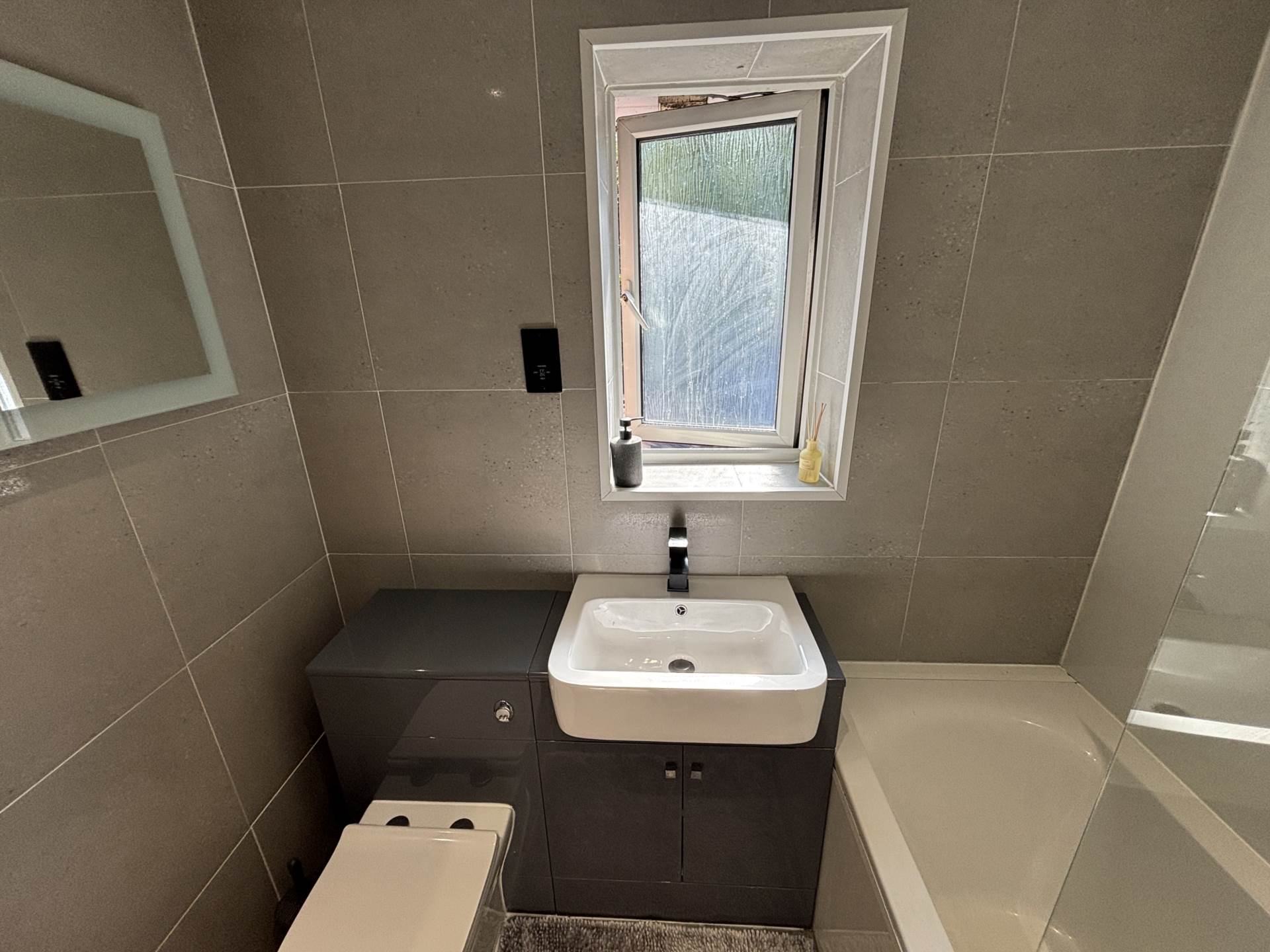 Poppy Close, Oldham, Image 17