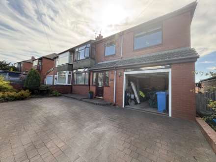 184 Turf Pit Lane, Oldham, OL4 2ND, Image 38