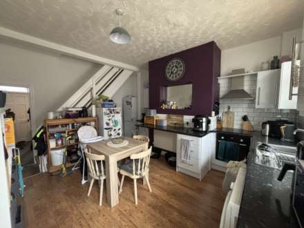 27 Bredbury Street, Oldham, OL9 8QW, Image 4
