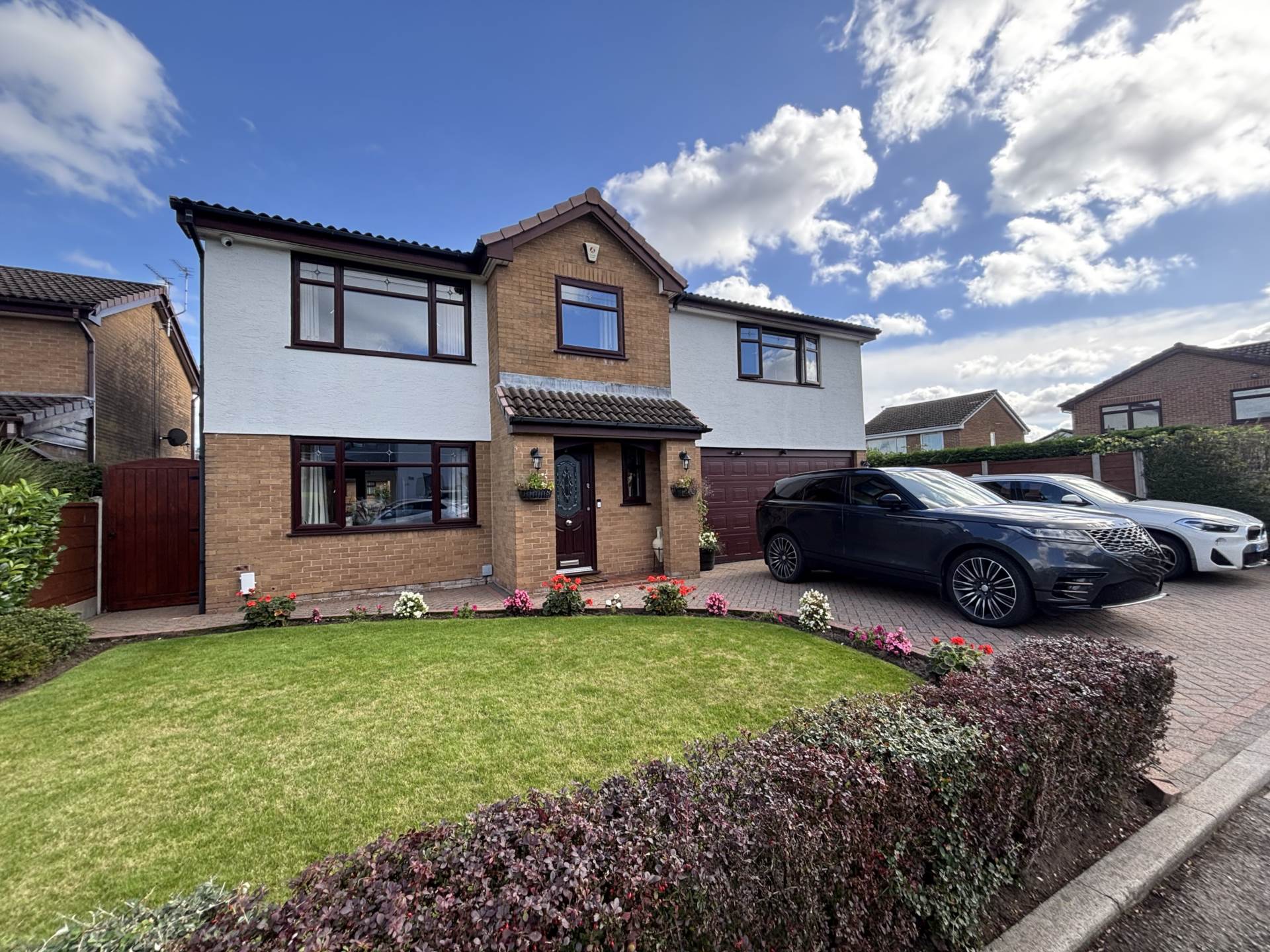 2 Elderwood, Chadderton, Oldham, OL9 9TP, Image 1