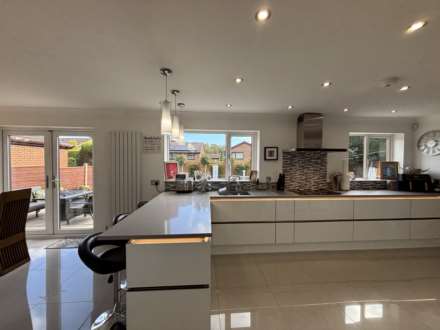2 Elderwood, Chadderton, Oldham, OL9 9TP, Image 11