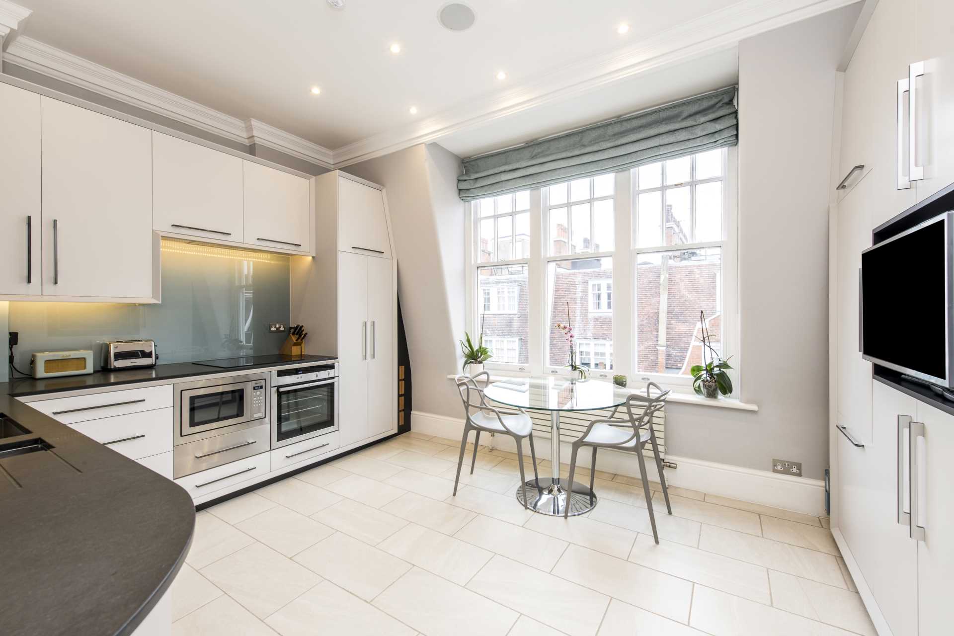 Sloane Court West, Chelsea SW3, Image 2
