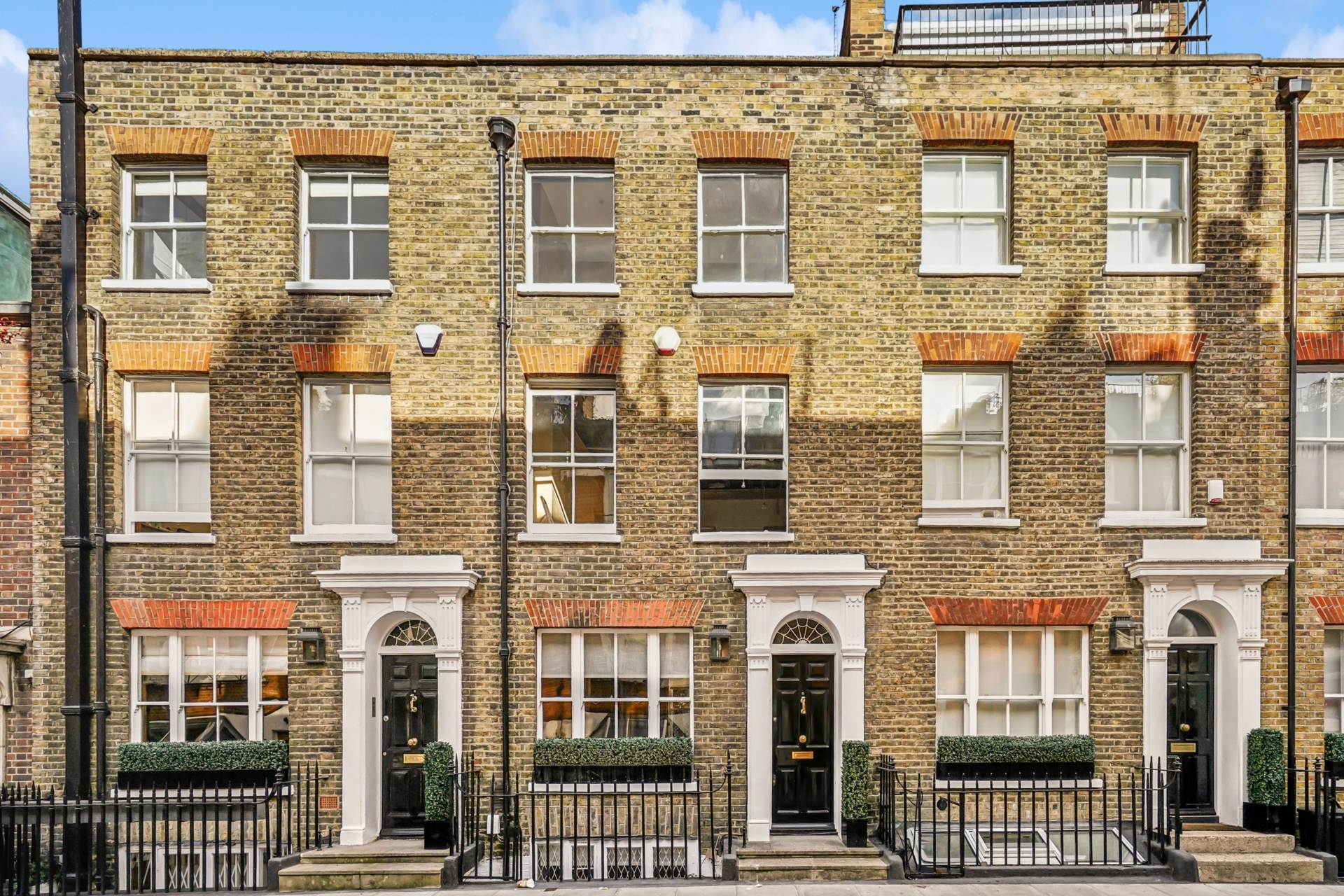 Yeoman's Row, Knightsbridge SW3, Image 5