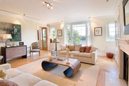 3 Bedroom Flat, Chelsea Embankment, Chelsea SW3