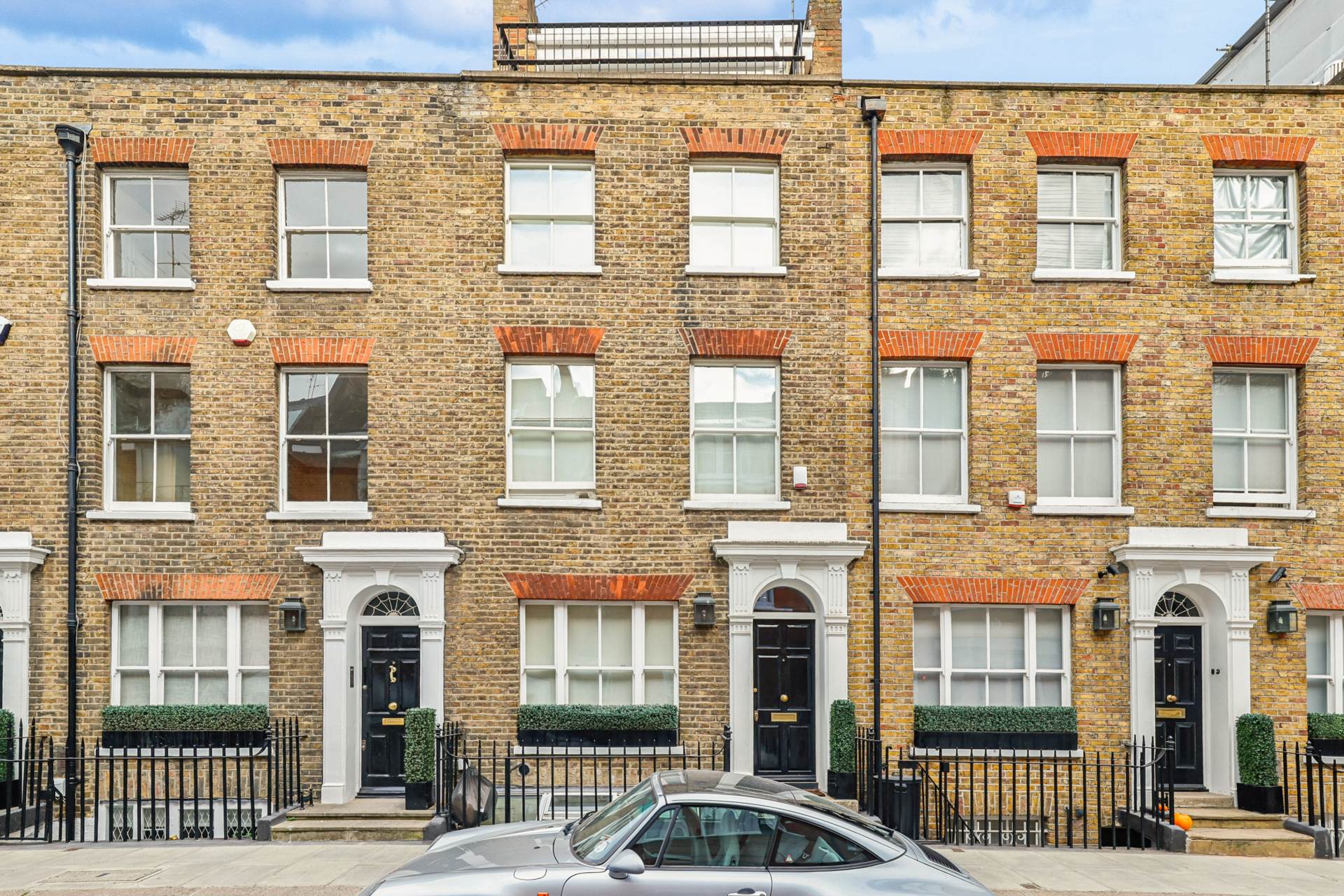 Yeoman's Row, Knightsbridge SW3, Image 8