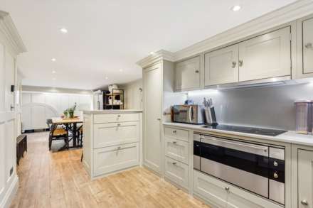 Yeoman's Row, Knightsbridge SW3, Image 17