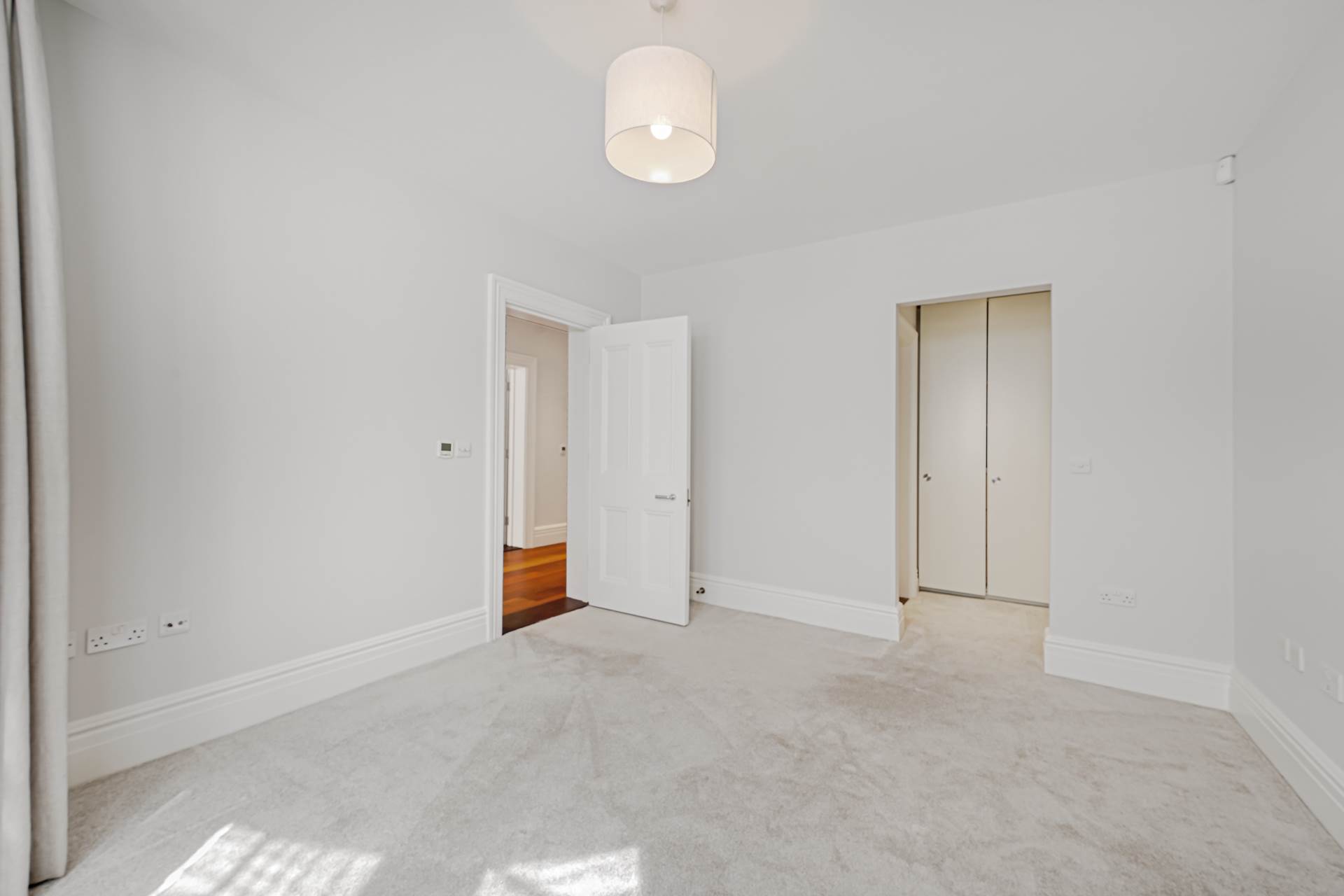 Pont Street, SW1X, Image 3