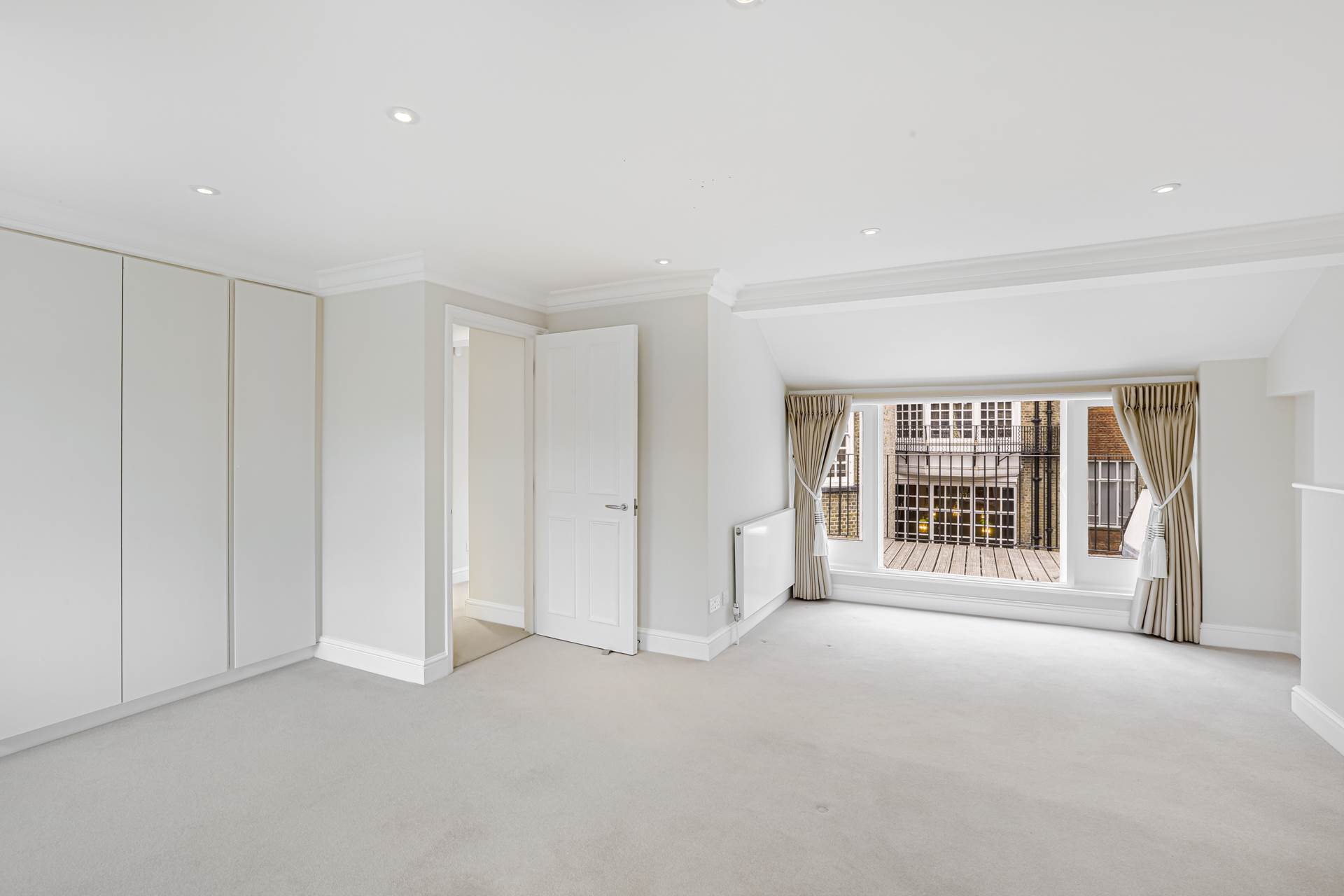 Clabon Mews, London SW1X, Image 3
