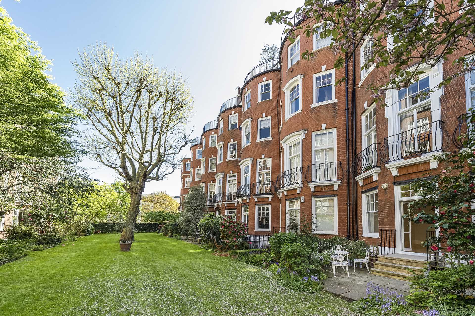 Sloane Court West, Chelsea SW3, Image 2