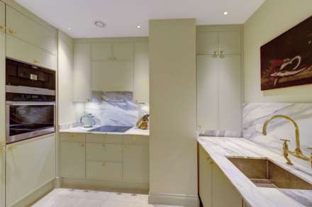 Sloane Court West, Chelsea SW3, Image 3