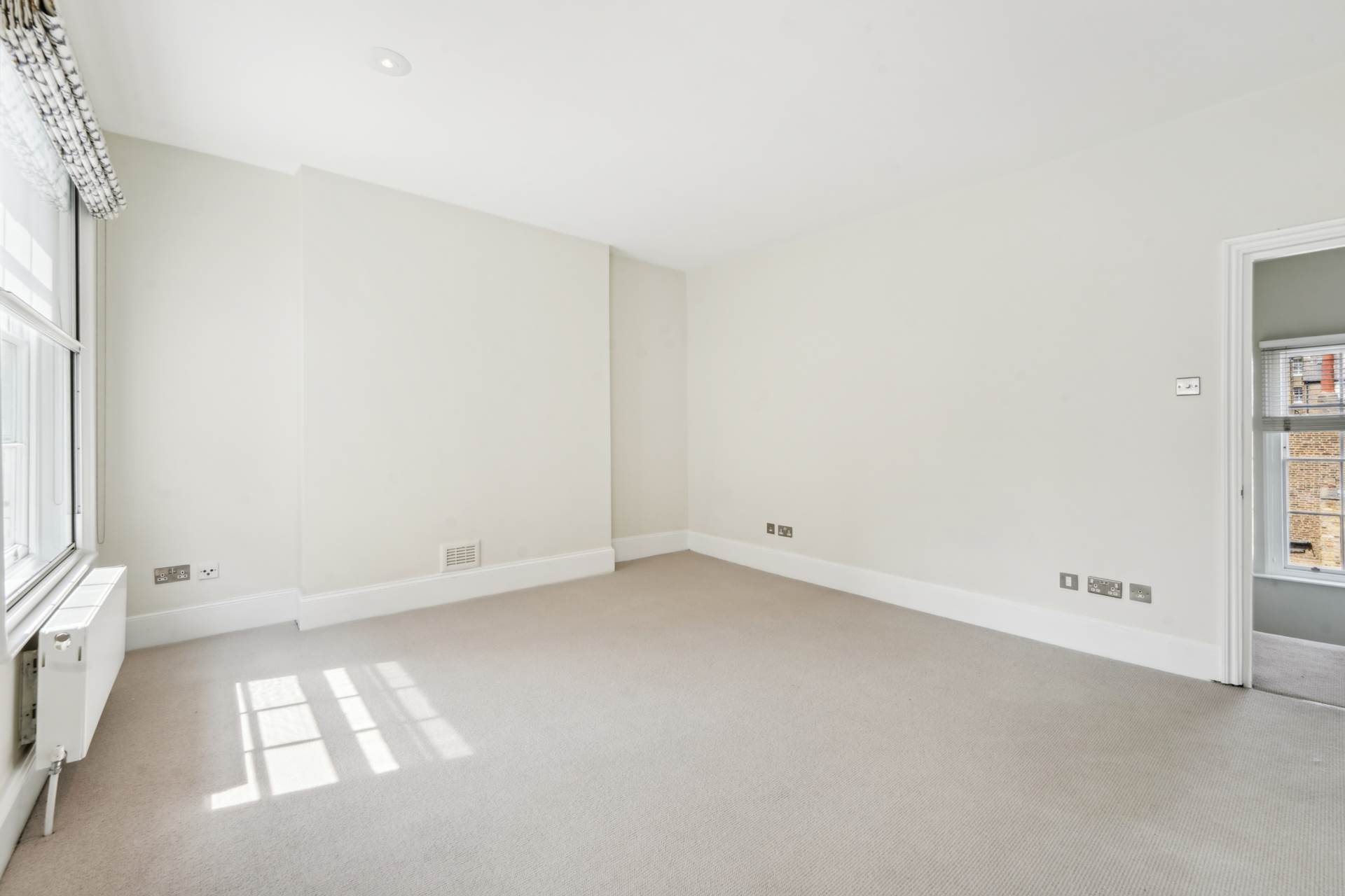 Kings Road, Chelsea SW3, Image 14