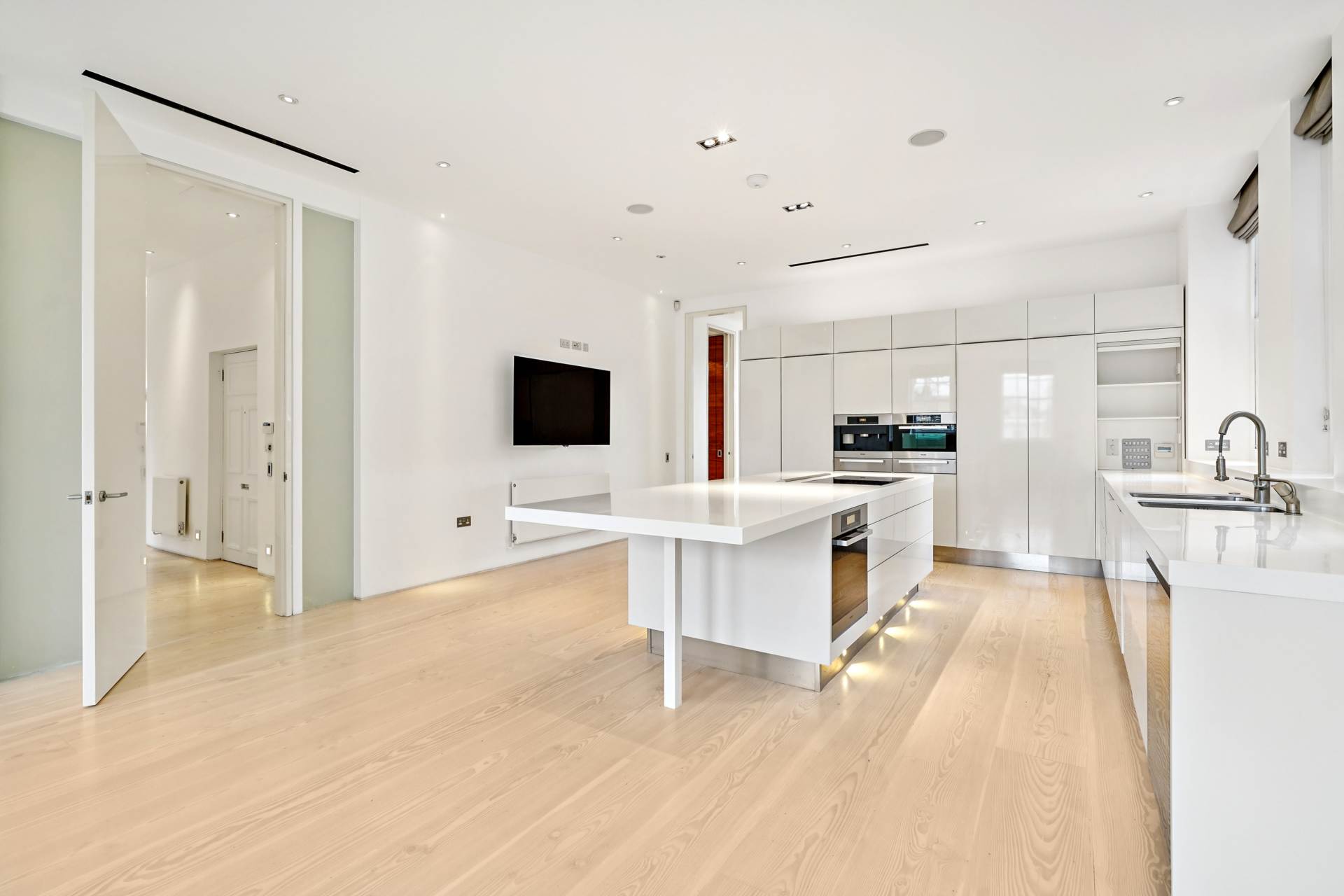 Crescent Mansions, Fulham Road, SW3, Image 16