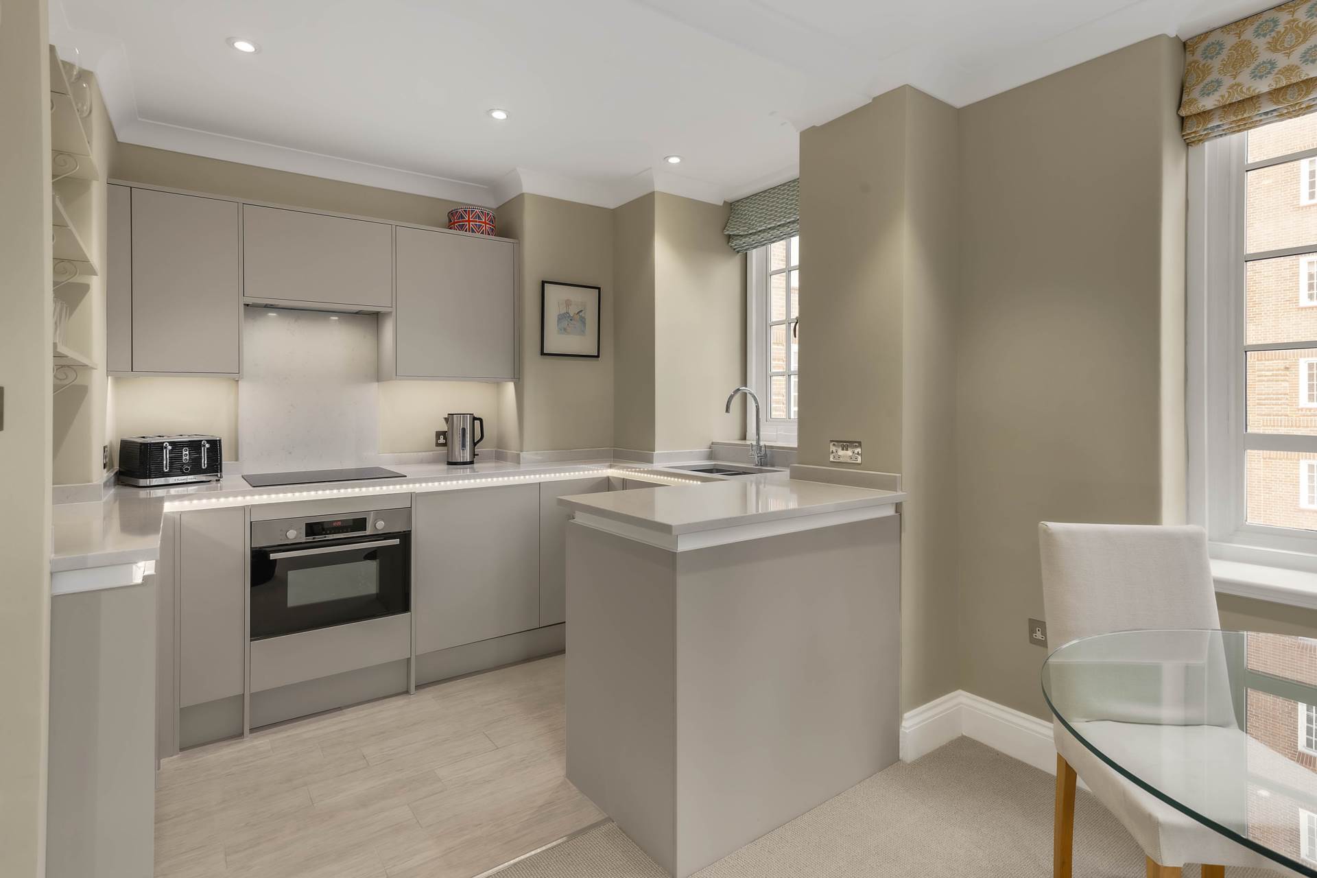 Swan Court, Chelsea Manor Street, Chelsea SW3, Image 2