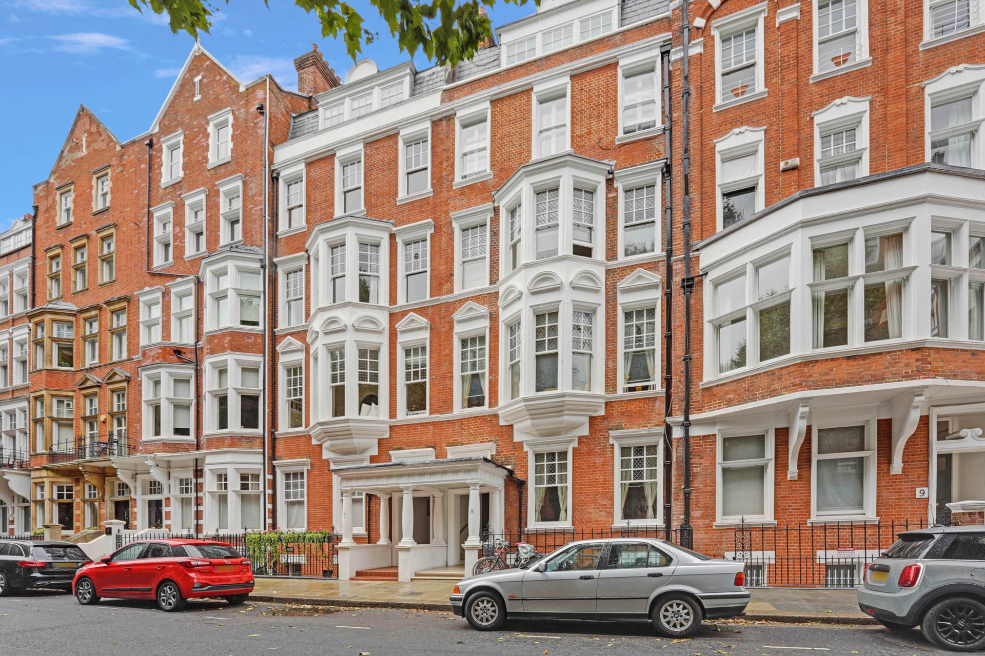 Embankment Gardens, Chelsea SW3, Image 2