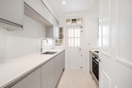 Pavilion Road, Knightsbridge SW1X, Image 3