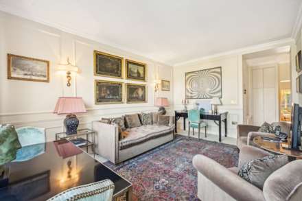 Embankment Gardens, Chelsea SW3, Image 1