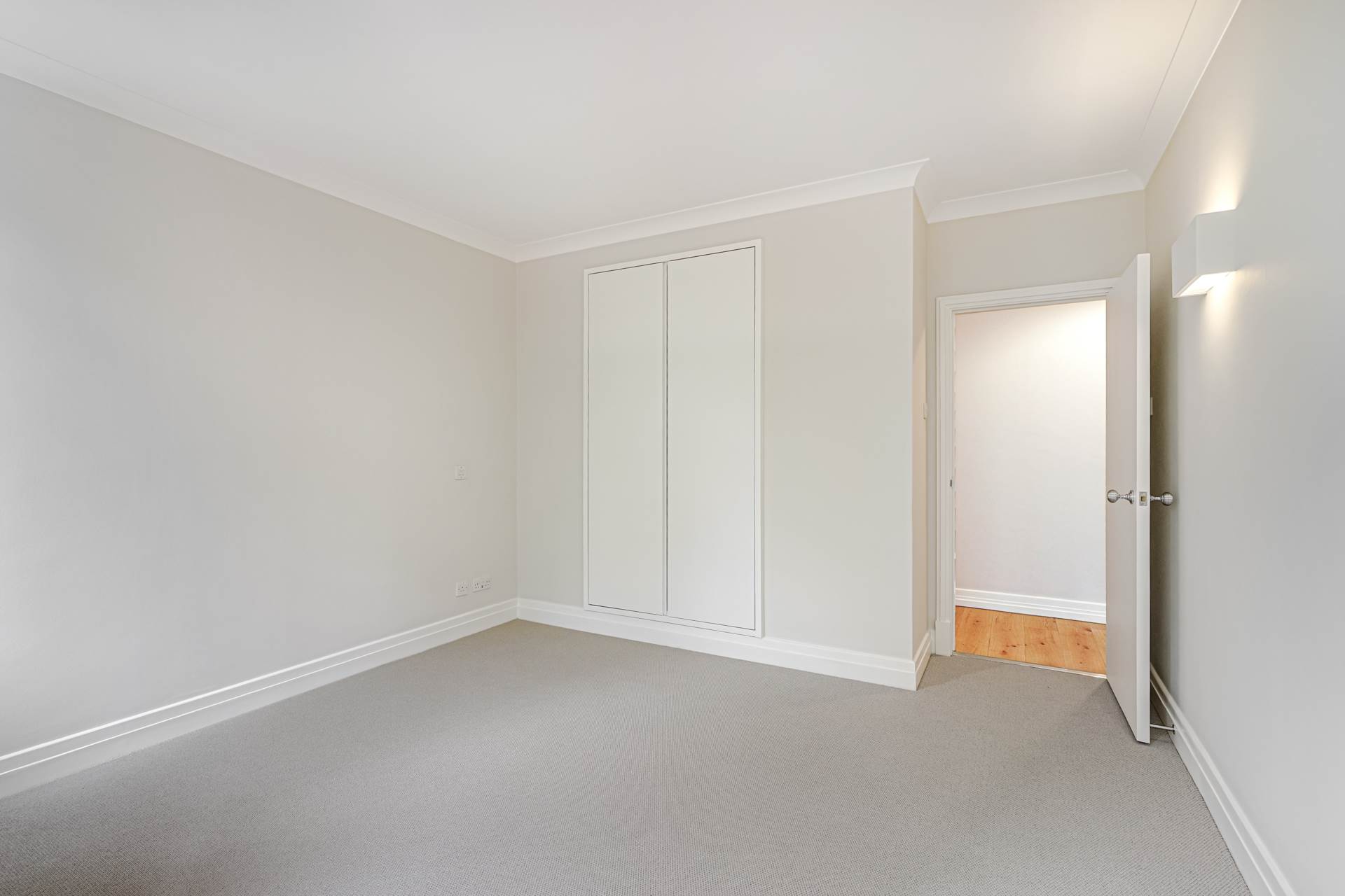 Sloane Street, London SW1X, Image 13