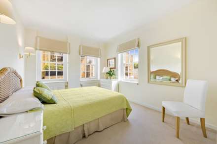 Smith Street, Chelsea SW3, Image 2