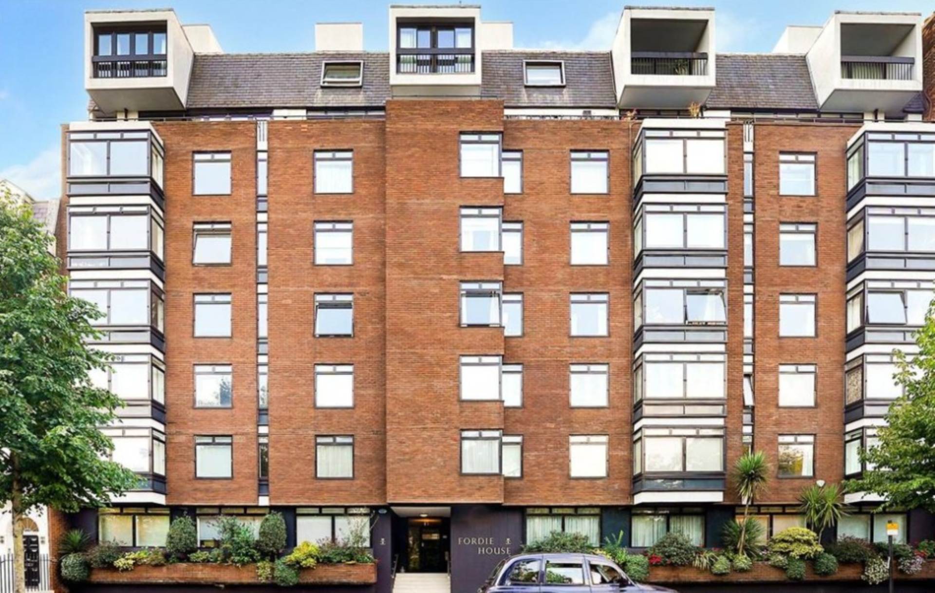 Sloane Street, Knightsbridge SW1X, Image 1