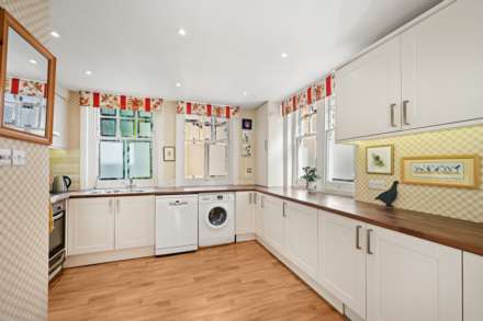 Cheyne Court, Flood Street, London SW3, Image 12