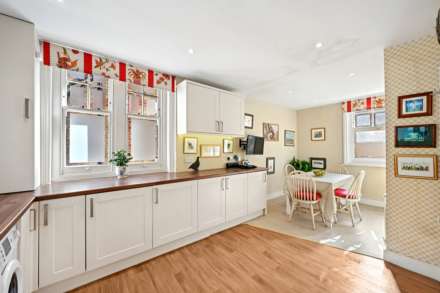 Cheyne Court, Flood Street, London SW3, Image 3