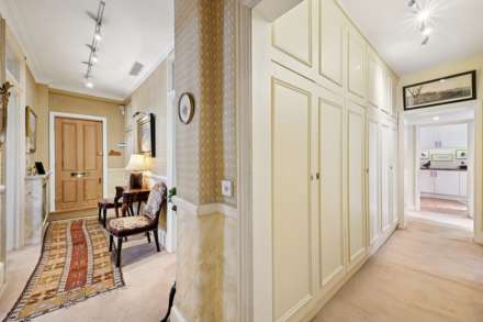 Cheyne Court, Flood Street, London SW3, Image 8