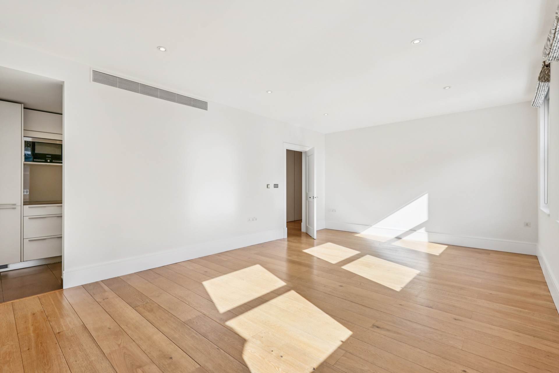 Cavalry Square, Chelsea SW3, Image 5